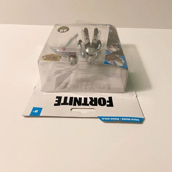 Fortnite The Paradigm Solo Mode Limited Edition 1/5000 Damaged Box - Picture 8 of 13